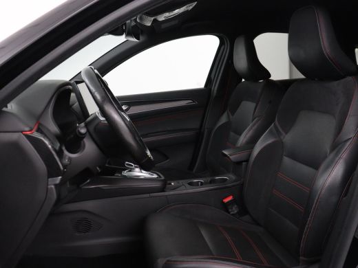 Renault Arkana 1.6 E-Tech Hybrid 145 R.S. Line | Leder/Alcantara | Stoelverwarming | Trekhaak | Adaptive cruise ... ActivLease financial lease