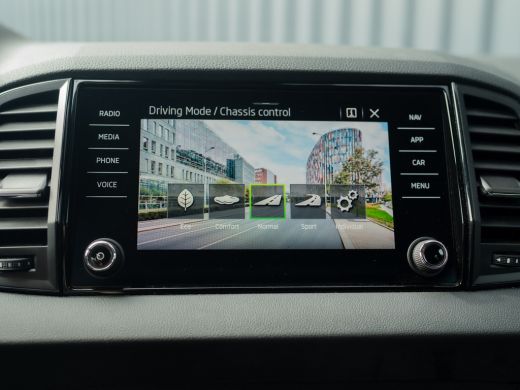 Skoda Karoq 1.5 TSI ACT Sportline Business | Camera | Adapt. Cr. | Stoel & Stuur verw. | Prijs Rijklaar!! ActivLease financial lease