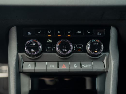 Skoda Karoq 1.5 TSI ACT Sportline Business | Camera | Adapt. Cr. | Stoel & Stuur verw. | Prijs Rijklaar!! ActivLease financial lease
