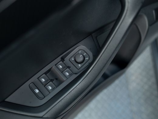 Skoda Karoq 1.5 TSI ACT Sportline Business | Pano | Trekhaak wegkl. | Stoelgeheugen | 360 Camera | Prijs Rijk... ActivLease financial lease