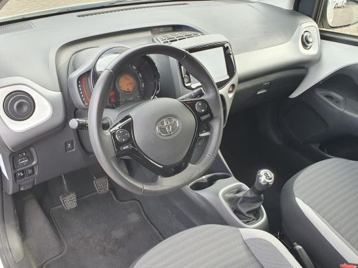 Toyota Aygo 1.0 VVT-i x-play **APPLE CARPLAY/ BEGRENZER/ TOERENTELLER** ActivLease financial lease