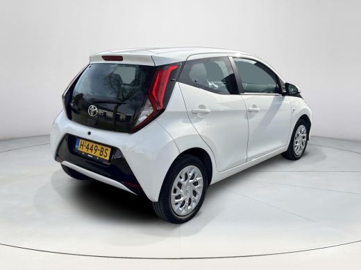 Toyota Aygo 1.0 VVT-i x-play **APPLE CARPLAY/ BEGRENZER/ TOERENTELLER** ActivLease financial lease