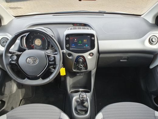 Toyota Aygo 1.0 VVT-i x-play **APPLE CARPLAY/ BEGRENZER/ TOERENTELLER** ActivLease financial lease