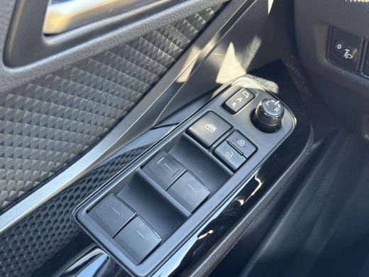 Toyota C-HR 1.8 Hybrid Dynamic | Navigatie | Apple CarPlay/Android auto | Achteruitrijcamera ActivLease financial lease