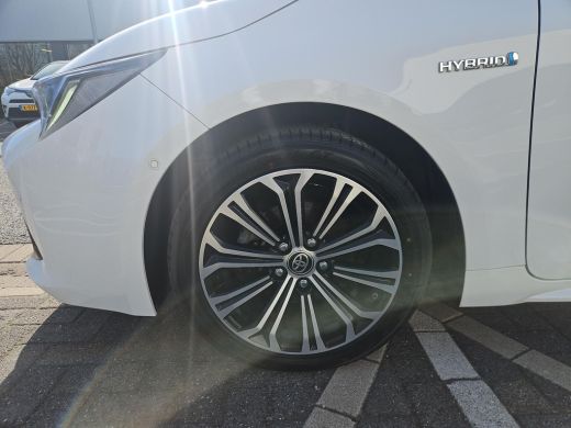 Toyota Corolla 1.8 Hybrid Dynamic Apple Carplay / Android Auto / voorstoelen verwarmbaar / stuurwielverwarming ActivLease financial lease