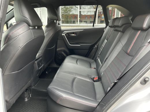 Toyota RAV4 2.5 Plug-in Hybrid AWD Bi-Tone Plus | Gekoelde stoelen | Apple CarPlay | Blindspot | Rijklaarprij... ActivLease financial lease