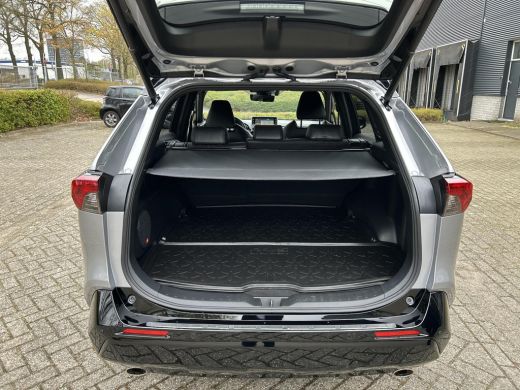 Toyota RAV4 2.5 Plug-in Hybrid AWD Bi-Tone Plus | Gekoelde stoelen | Apple CarPlay | Blindspot | Rijklaarprij... ActivLease financial lease