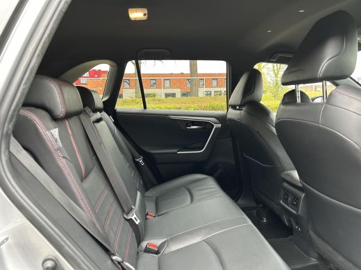 Toyota RAV4 2.5 Plug-in Hybrid AWD Bi-Tone Plus | Gekoelde stoelen | Apple CarPlay | Blindspot | Rijklaarprij... ActivLease financial lease