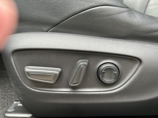 Toyota RAV4 2.5 Plug-in Hybrid AWD Bi-Tone Plus | Gekoelde stoelen | Apple CarPlay | Blindspot | Rijklaarprij... ActivLease financial lease