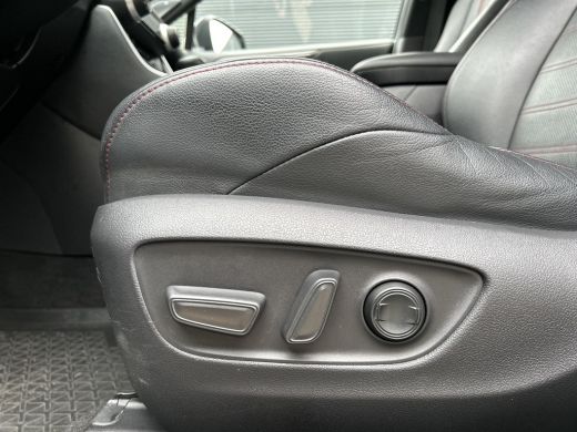 Toyota RAV4 2.5 Plug-in Hybrid AWD Bi-Tone Plus | Gekoelde stoelen | Apple CarPlay | Blindspot | Rijklaarprij... ActivLease financial lease