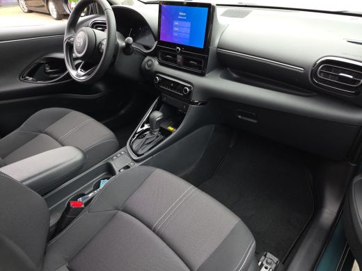 Toyota Yaris 1.5 Hybrid 115 Dynamic + Comfort Pack | Nieuwe auto | Modeljaar 2026 | Direct uit voorraad leverb... ActivLease financial lease