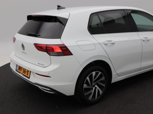 Volkswagen Golf 1.4 eHybrid 204 Pk Automaat Style | Parkeersensoren | Climatronic | Adaptive Cruise | Stoelverwar... ActivLease financial lease