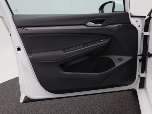 Volkswagen Golf 1.4 eHybrid 204 Pk Automaat Style | Parkeersensoren | Climatronic | Adaptive Cruise | Stoelverwar... ActivLease financial lease