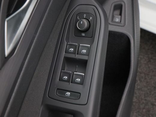 Volkswagen Golf 1.4 eHybrid 204 Pk Automaat Style | Parkeersensoren | Climatronic | Adaptive Cruise | Stoelverwar... ActivLease financial lease