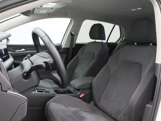 Volkswagen Golf 1.4 eHybrid 204 Pk Automaat Style | Parkeersensoren | Climatronic | Adaptive Cruise | Stoelverwar... ActivLease financial lease