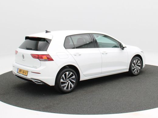 Volkswagen Golf 1.4 eHybrid 204 Pk Automaat Style | Parkeersensoren | Climatronic | Adaptive Cruise | Stoelverwar... ActivLease financial lease