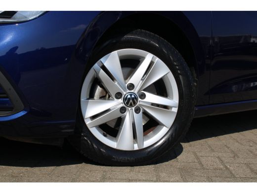 Volkswagen Golf 1.5 eTSI Life Business | Adaptieve cruise control | Stoel en stuurverwarming | Achteruitrijcamera | ActivLease financial lease