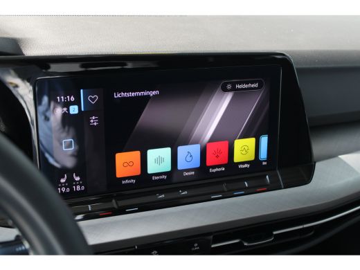 Volkswagen Golf 1.5 eTSI Life Business | Adaptieve cruise control | Stoel en stuurverwarming | Achteruitrijcamera | ActivLease financial lease