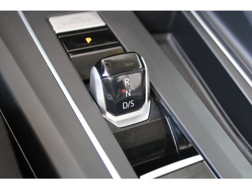 Volkswagen Golf 1.5 eTSI Life Business | Adaptieve cruise control | Stoel en stuurverwarming | Achteruitrijcamera | ActivLease financial lease