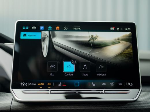 Volkswagen Golf 1.5 eTSI R-Line Edition | Panodak | IQ Light | Trekhaak wegkl. | Harman/Kardon | Head Up | Prijs ... ActivLease financial lease