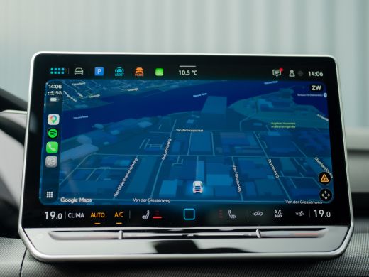 Volkswagen Golf 1.5 eTSI R-Line Edition | Panodak | IQ Light | Trekhaak wegkl. | Harman/Kardon | Head Up | Prijs ... ActivLease financial lease