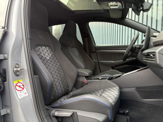 Volkswagen Golf 1.5 eTSI R-Line Edition | Panodak | IQ Light | Trekhaak wegkl. | Harman/Kardon | Head Up | Prijs ... ActivLease financial lease