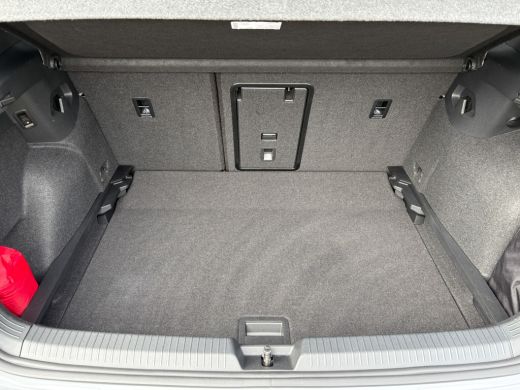 Volkswagen Golf 1.5 eTSI R-Line Edition | Panodak | IQ Light | Trekhaak wegkl. | Harman/Kardon | Head Up | Prijs ... ActivLease financial lease