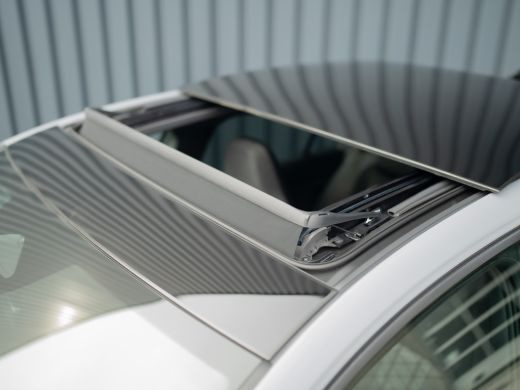 Volkswagen Golf 1.5 eTSI R-Line Edition | Panodak | IQ Light | Trekhaak wegkl. | Harman/Kardon | Head Up | Prijs ... ActivLease financial lease