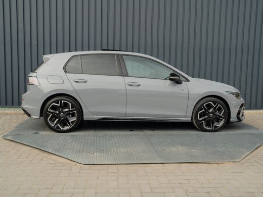 Volkswagen Golf 1.5 eTSI R-Line Edition | Panodak | IQ Light | Trekhaak wegkl. | Harman/Kardon | Head Up | Prijs ... ActivLease financial lease
