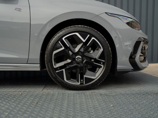 Volkswagen Golf 1.5 eTSI R-Line Edition | Panodak | IQ Light | Trekhaak wegkl. | Harman/Kardon | Head Up | Prijs ... ActivLease financial lease