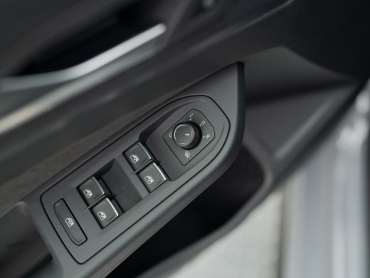 Volkswagen Golf 1.5 eTSI R-Line Edition | Panodak | IQ Light | Trekhaak wegkl. | Harman/Kardon | Head Up | Prijs ... ActivLease financial lease