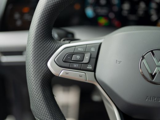 Volkswagen Golf 1.5 eTSI R-Line Edition | Panodak | IQ Light | Trekhaak wegkl. | Harman/Kardon | Head Up | Prijs ... ActivLease financial lease