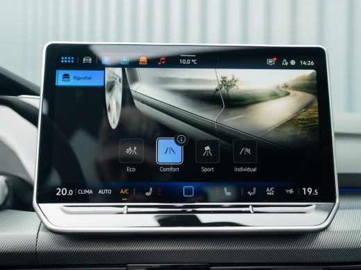 Volkswagen Golf 1.5 eTSI R-Line Edition | Panodak | IQ Light | Trekhaak wegkl. | Harman/Kardon | Head Up | Prijs ... ActivLease financial lease