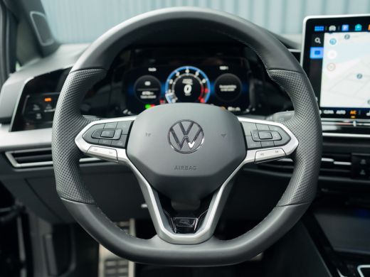 Volkswagen Golf 1.5 eTSI R-Line Edition | Panodak | IQ Light | Trekhaak wegkl. | Harman/Kardon | Head Up | Prijs ... ActivLease financial lease