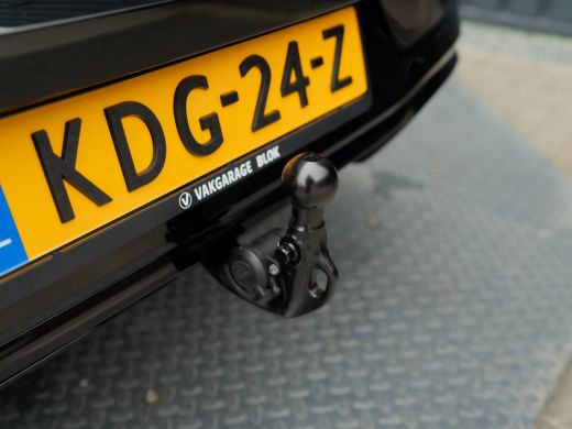 Volkswagen Golf 1.5 eTSI R-Line Edition | Panodak | IQ Light | Trekhaak wegkl. | Harman/Kardon | Head Up | Prijs ... ActivLease financial lease