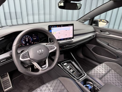 Volkswagen Golf 1.5 eTSI R-Line Edition | Panodak | IQ Light | Trekhaak wegkl. | Harman/Kardon | Head Up | Prijs ... ActivLease financial lease