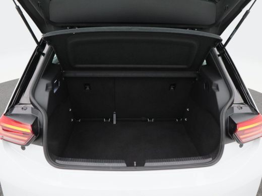 Volkswagen ID.3 Pro 58 kWh 204 Pk | Stoelverwarming | Adaptive cruise | Parkeer Sensoren | CarPlay | Navigatie | ... ActivLease financial lease