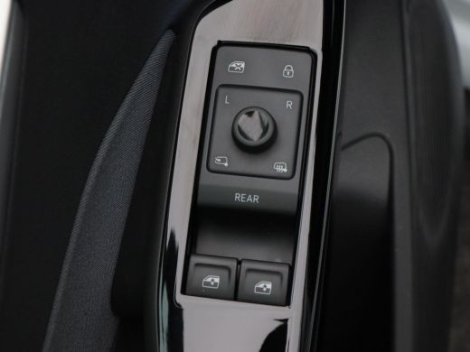 Volkswagen ID.3 Pro 58 kWh 204 Pk | Stoelverwarming | Adaptive cruise | Parkeer Sensoren | CarPlay | Navigatie | ... ActivLease financial lease