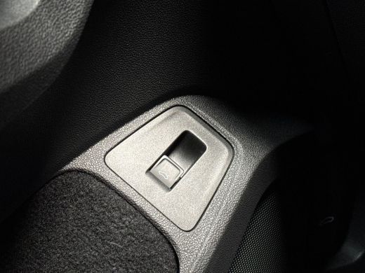 Volkswagen Tiguan 1.5 TSI Life Sport (VIRTUAL COCKPIT, APPLE CARPLAY, GROOT NAVI, KEYLESS, CAMERA, SPORTSTOELEN, GE... ActivLease financial lease