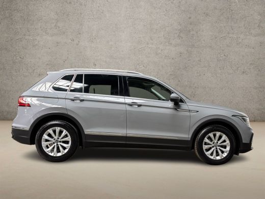 Volkswagen Tiguan 1.5 TSI Life Sport (VIRTUAL COCKPIT, APPLE CARPLAY, GROOT NAVI, KEYLESS, CAMERA, SPORTSTOELEN, GE... ActivLease financial lease