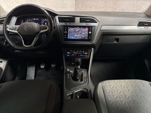 Volkswagen Tiguan 1.5 TSI Life Sport (VIRTUAL COCKPIT, APPLE CARPLAY, GROOT NAVI, KEYLESS, CAMERA, SPORTSTOELEN, GE... ActivLease financial lease