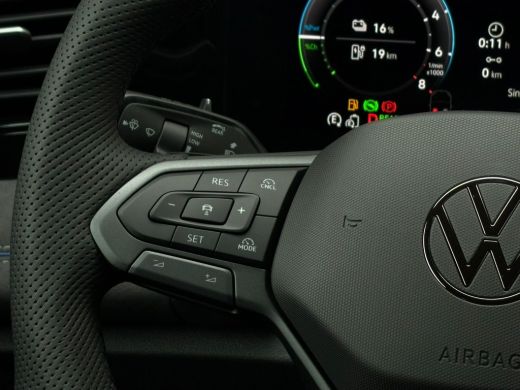 Volkswagen Tiguan R-Line Edition - eHybrid | 'App-Connect' draadloze smartphone integratie | Automatische afstandsr... ActivLease financial lease