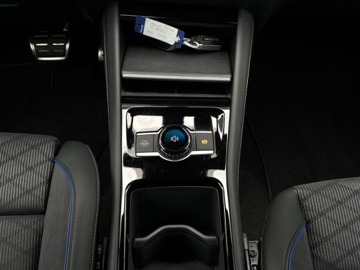 Volkswagen Tiguan R-Line Edition - eHybrid | 'App-Connect' draadloze smartphone integratie | Automatische afstandsr... ActivLease financial lease