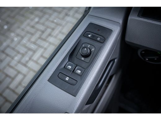 Volkswagen Transporter 2.0 TDI L2H1 30 DC LMV - AUTOMAAT - DUBBELE CABINE ActivLease financial lease