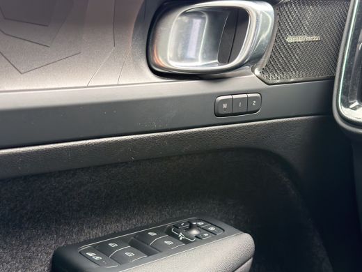 Volvo  XC40 T4 Plug-in hybrid Plus Dark | Apple Carplay/Android Auto | Premium audio | Stuurverwarming | Acht... ActivLease financial lease