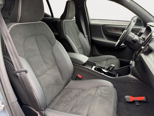 Volvo  XC40 T4 Plug-in hybrid Plus Dark | Apple Carplay/Android Auto | Premium audio | Stuurverwarming | Acht... ActivLease financial lease