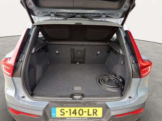 Volvo  XC40 T4 Plug-in hybrid Plus Dark | Apple Carplay/Android Auto | Premium audio | Stuurverwarming | Acht... ActivLease financial lease