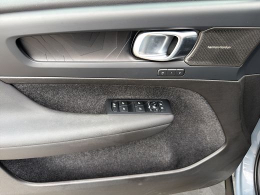 Volvo  XC40 T4 Plug-in hybrid Plus Dark | Apple Carplay/Android Auto | Premium audio | Stuurverwarming | Acht... ActivLease financial lease