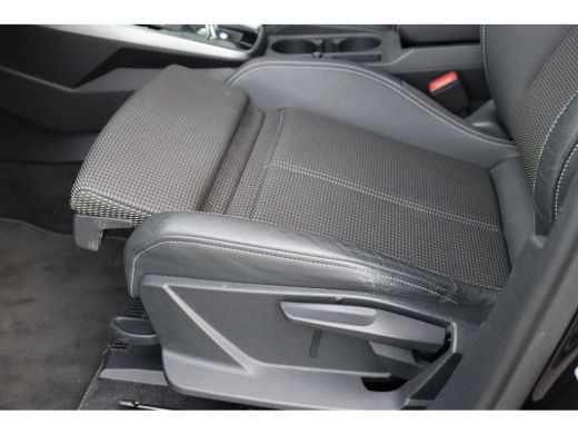 Audi A3 Sportback 35 TFSI 150PK S EDITION AUTOMAAT / NAVI / LEDER / CLIMA / FULL-LED / PDC / KEYLESS / 18... ActivLease financial lease