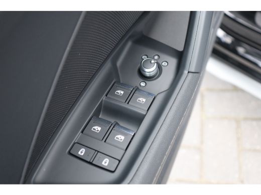 Audi A3 Sportback 35 TFSI 150PK S EDITION AUTOMAAT / NAVI / LEDER / CLIMA / FULL-LED / PDC / KEYLESS / 18... ActivLease financial lease